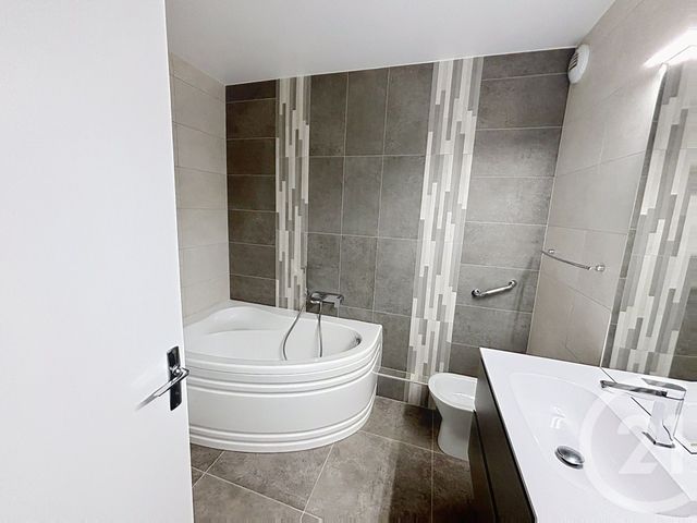 Appartement F4 à vendre - 4 pièces - 105.64 m2 - EPERNAY - 51 - CHAMPAGNE-ARDENNE - Century 21 Martinot Immobilier