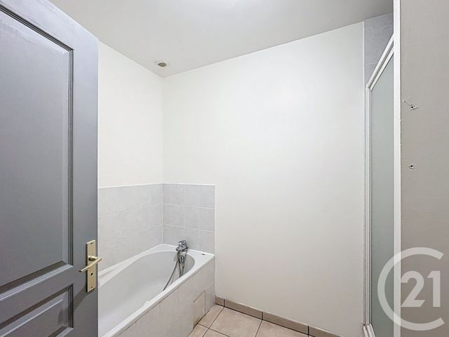 Appartement à louer - 4 pièces - 115.75 m2 - EPERNAY - 51 - CHAMPAGNE-ARDENNE - Century 21 Martinot Immobilier