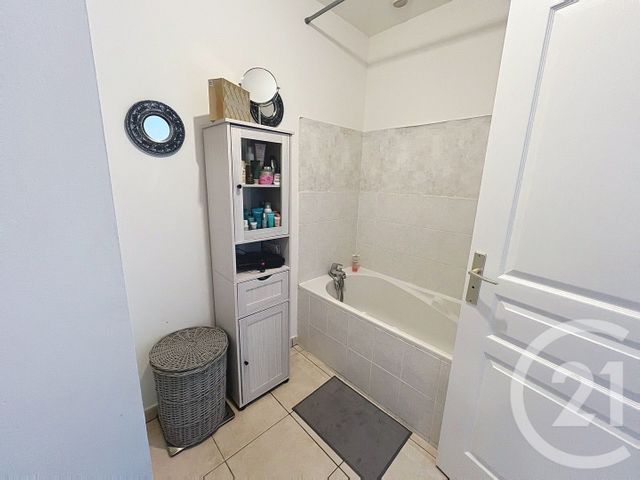 Appartement F4 à louer - 4 pièces - 120.0 m2 - MORANGIS - 51 - CHAMPAGNE-ARDENNE - Century 21 Martinot Immobilier